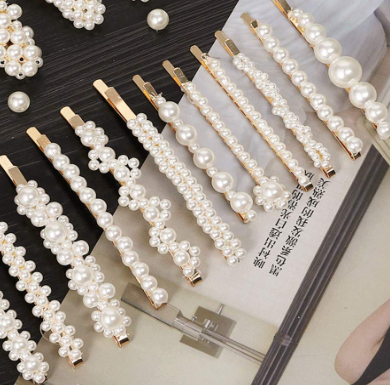 Small Pearl Hair Clip